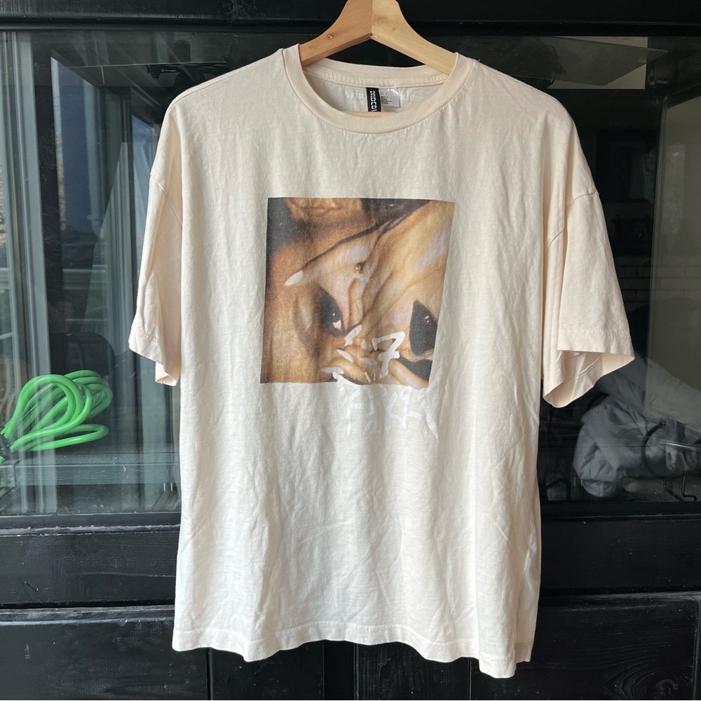 Ariana Grande H&M 7 Rings Limited Edition Collab Shirt!